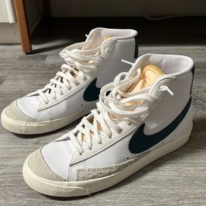Nike Blazer ‘77 Mid White and Green Size 9.5